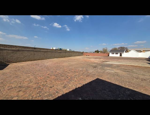 329M² WAREHOUSE TO LET IN APEX